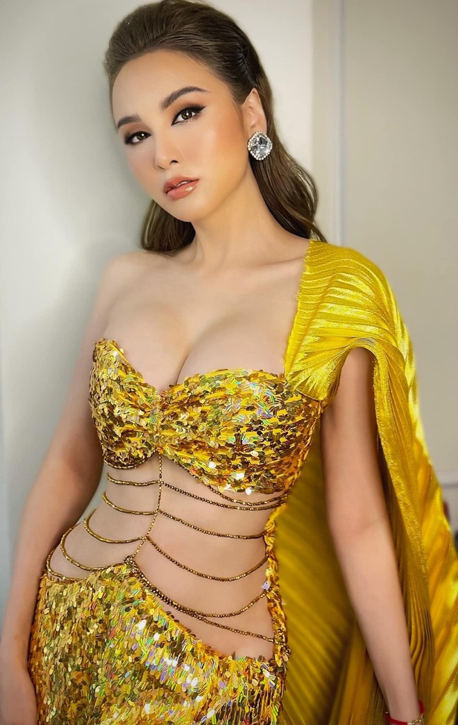 Đỗ Mỹ Linh tái xuất ngọt ngào sau khi được cầu hôn, Hoa hậu Thuỳ Tiên nóng bỏng với áo tắm hoạ tiết - Ảnh 13.