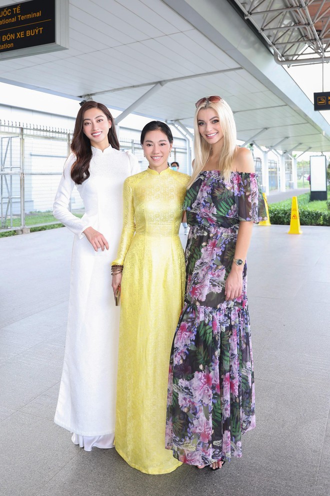 Hoa hậu Thế giới 2021 diện áo dài khoe sắc bên Đỗ Thị Hà, Tiểu Vy - Ảnh 4.