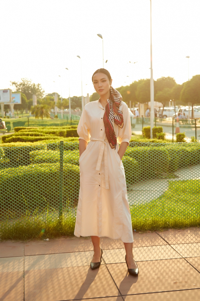 Á hậu Thủy Tiên gây ấn tượng bởi loạt váy áo thanh lịch, trang nhã tại Ấn Độ - Ảnh 2.