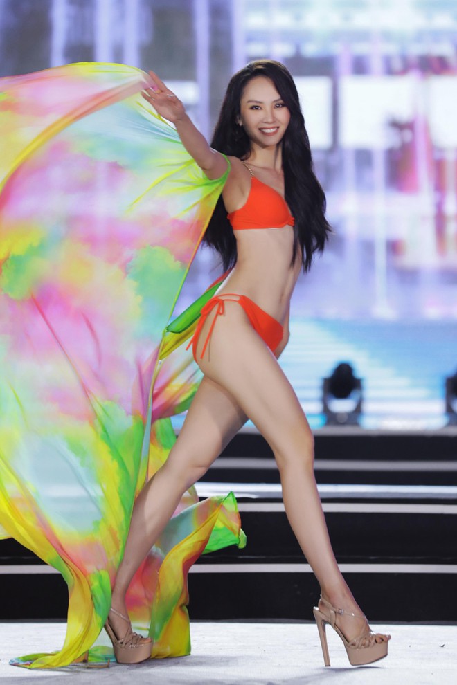 Mãn nhãn màn trình diễn bikini đẹp mắt của Top 20 Miss World Vietnam 2022 - Ảnh 10.