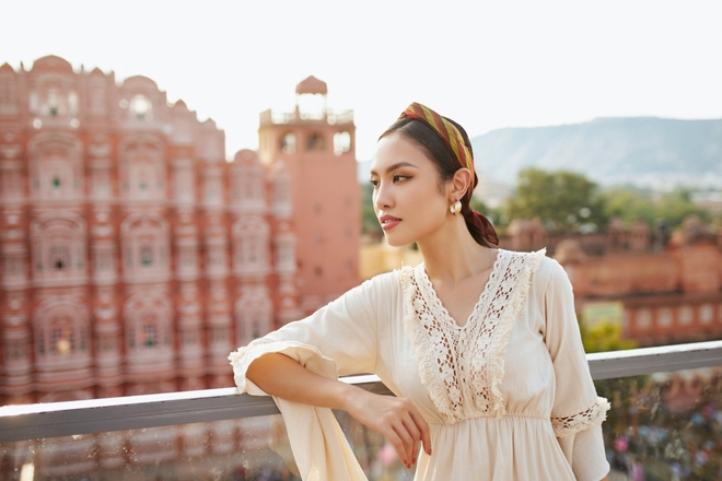 Á hậu Thủy Tiên gây ấn tượng bởi loạt váy áo thanh lịch, trang nhã tại Ấn Độ - Ảnh 13.