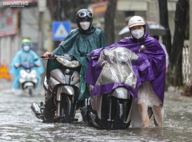  Mưa dông ở Bắc Bộ và Thanh Hoá kéo dài tới khi nào?  - Ảnh 1.