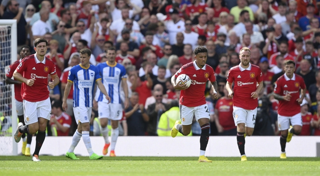 Erik ten Hag và nhiệm vụ hàng đầu ở MU: “Tống cổ” Ronaldo khỏi Old Trafford - Ảnh 1.