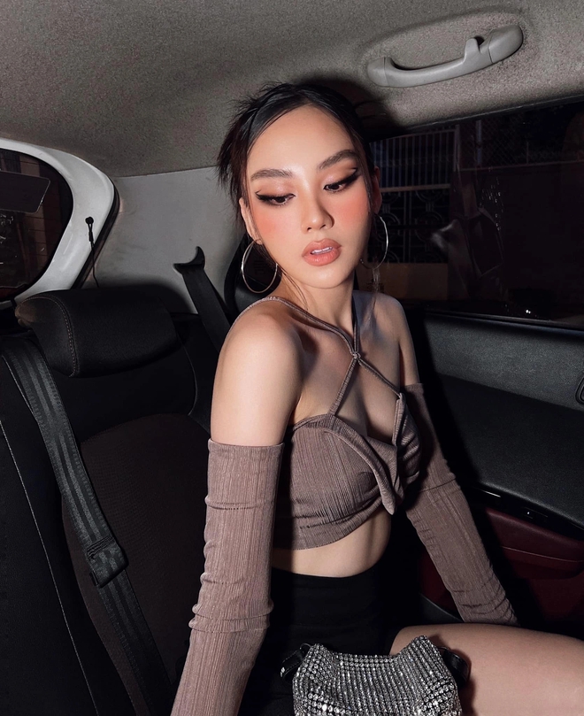 Thay đổi cách trang điểm, tân Hoa hậu Thế giới Việt Nam như thành chị em với Hoa hậu Hoàn vũ 2018 - Ảnh 8.