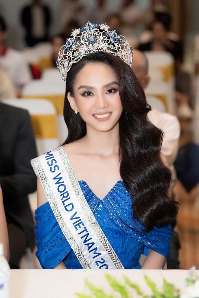 Nhan sắc xinh đẹp hút hồn của top 3 Miss World Vietnam 2022 tại sự kiện đầu tiên sau đăng quang - Ảnh 2.