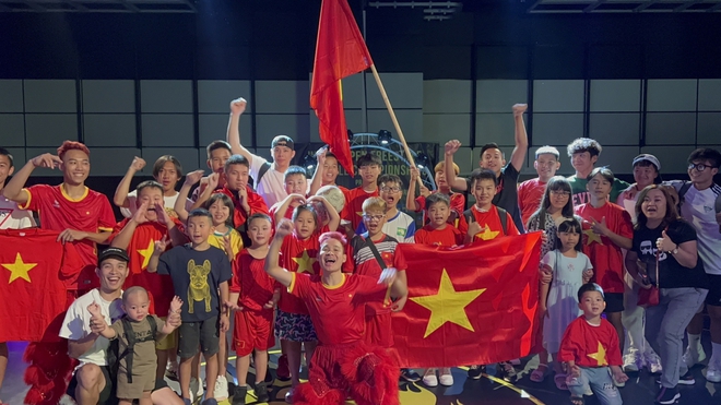 Việt Nam trở th&agrave;nh &Aacute; qu&acirc;n Freestyle football thế giới - Ảnh 1.