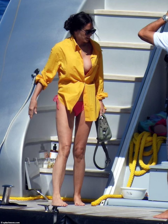 Demi Moore 60 tuổi vẫn quyến rũ khó cưỡng với bikini bé xíu - Ảnh 10.