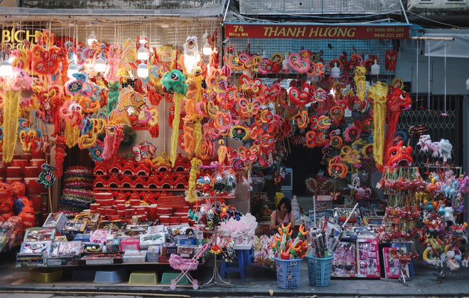 Photo: The center of Hanoi begins to be filled with the Mid-Autumn Festival atmosphere - Photo 4.