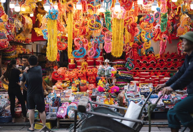 Photo: The center of Hanoi begins to be filled with the Mid-Autumn Festival atmosphere - Photo 7.