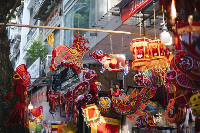 Photo: The central area of ​​Hanoi begins to be filled with the Mid-Autumn Festival atmosphere - Photo 6.