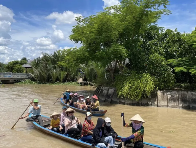 Du lịch miền Tây lên ngôi với hàng loạt dịch vụ kín chỗ, khách nước ngoài đều hứng thú ghé thăm - Ảnh 8.