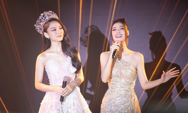 Lần đầu dự sự kiện sau đăng quang, Hoa hậu Mai Phương khoe giọng hát chuyên nghiệp làm fan trầm trồ - Ảnh 3.