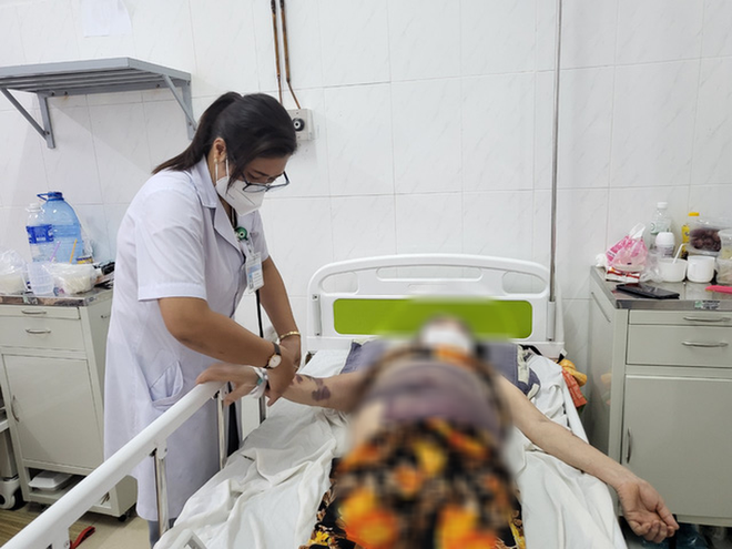 Đắk Lắk: Bệnh nhân sốt xuất huyết tăng nhanh, bệnh viện quá tải - Ảnh 1.