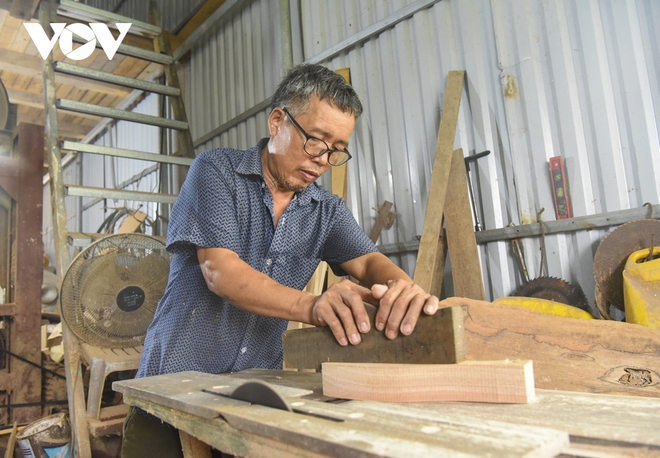Nghệ nh&acirc;n l&agrave;m khu&ocirc;n b&aacute;nh Trung thu bằng gỗ cuối c&ugrave;ng ở H&agrave; Nội - Ảnh 3.