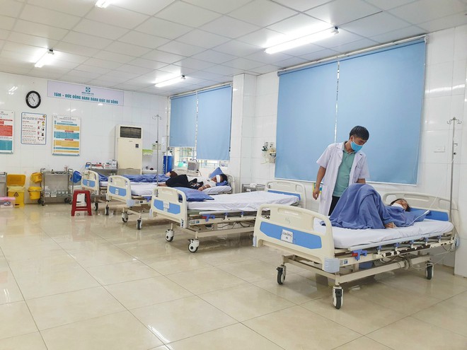 22 du khách ở Đà Nẵng nhập viện nghi do ngộ độc thực phẩm - Ảnh 3.