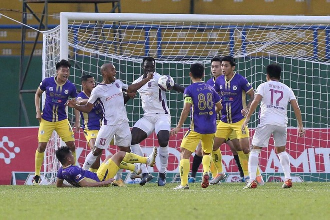 Tân binh Brazil rực sáng giúp Hà Nội FC hạ đẹp Bình Dương, xây chắc ngôi đầu V.League - Ảnh 3. Tân binh Brazil rực sáng giúp Hà Nội FC hạ đẹp Bình Dương, xây chắc ngôi đầu V.League - Ảnh 3.