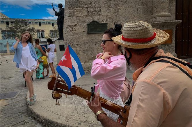Lượng khách du lịch tới Cuba tăng vọt trong 7 tháng đầu năm - Ảnh 1.