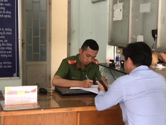Truy t&igrave;m kẻ nhận 100.000 đồng/lượt xe kh&aacute;ch đậu đỗ - Ảnh 1.
