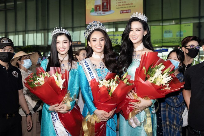 Những lần top 3 Miss World Vietnam 2022 đọ sắc xinh đẹp với áo dài sau khi đăng quang - Ảnh 1.