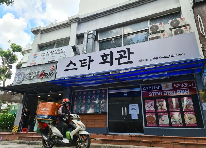 Phố Hàn, phố Nhật ‘thay áo mới’, tiệm này đóng cửa tiệm khác mọc lên - Ảnh 10.