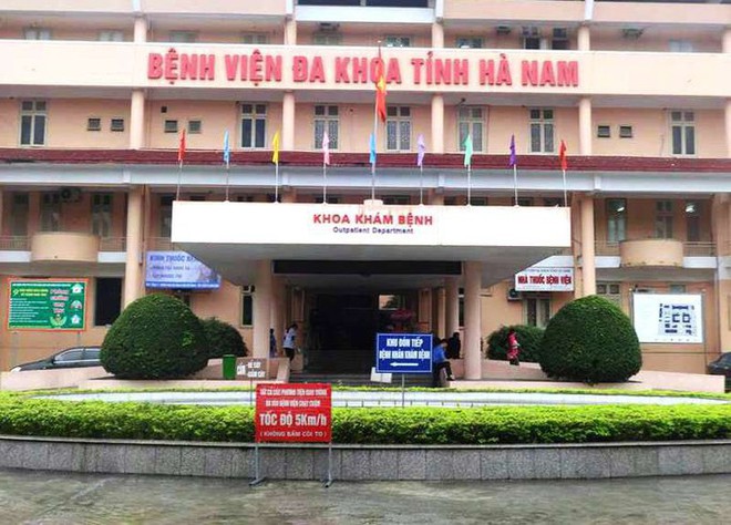 Người đ&agrave;n &ocirc;ng d&ugrave;ng s&uacute;ng tự s&aacute;t tại Bệnh viện Đa khoa tỉnh H&agrave; Nam - Ảnh 1.