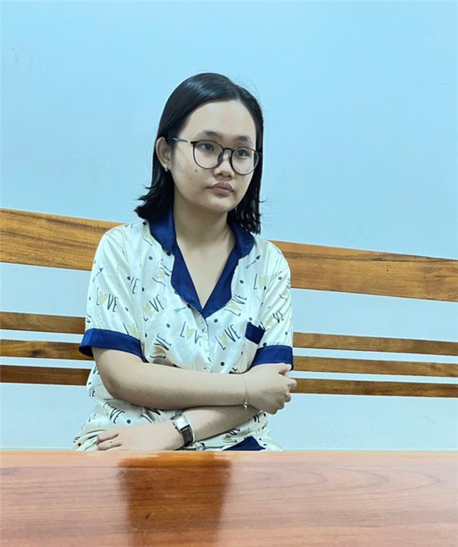 Truy tố người b&aacute;n chất độc xyanua cho nữ sinh đầu độc cha ruột - Ảnh 1.