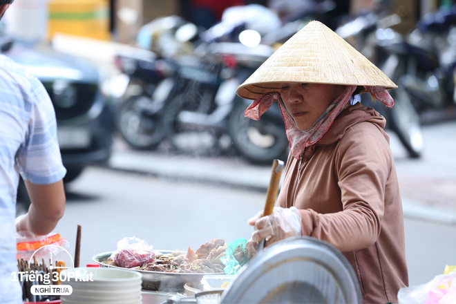 Căng tin di động của dân văn phòng giữa trung tâm quận 1 - Ảnh 4.