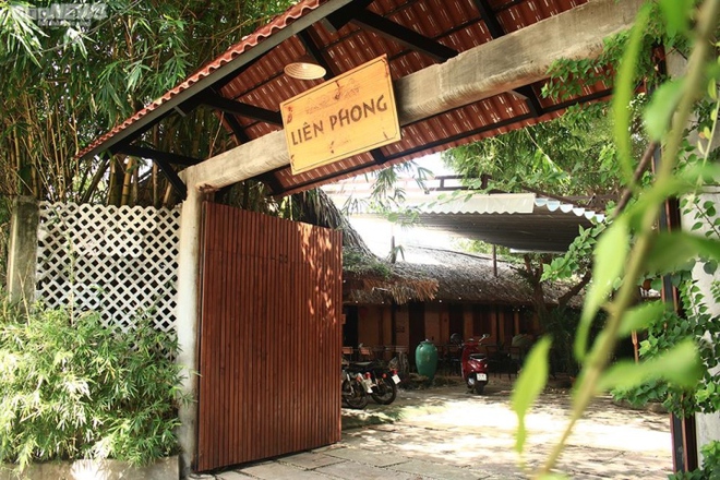 Johnny Tr&iacute; Nguyễn tuổi 48 ở nh&agrave; l&aacute;, t&igrave;m vui trong v&otilde; đường - Ảnh 1.