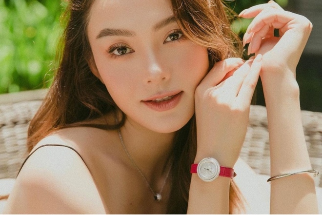 Những mỹ nh&acirc;n Việt từng bị tu&yacute;t c&ograve;i sau lần ăn mặc hớ h&ecirc;nh - Ảnh 2.