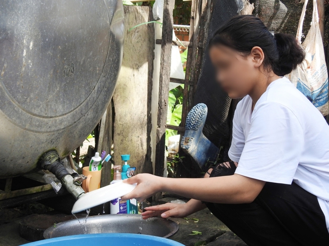 Thiếu nữ bị lừa b&aacute;n sang Campuchia: Bị &eacute;p d&ugrave;ng t&igrave;nh lừa tiền v&agrave; săn người - Ảnh 1.