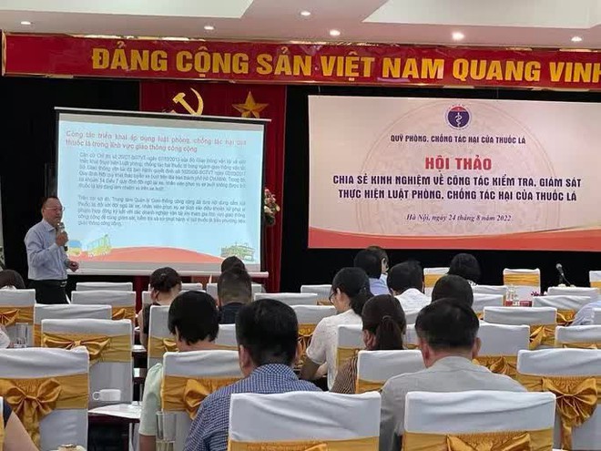 Phạt nguội người vi phạm hút thuốc lá nơi công cộng - Ảnh 2.