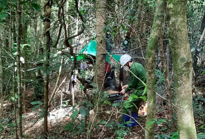 Vụ 2 bộ xương người trong rừng ở Gia Lai: Tìm thấy hiện vật mang tính tâm linh tại hiện trường - Ảnh 4.