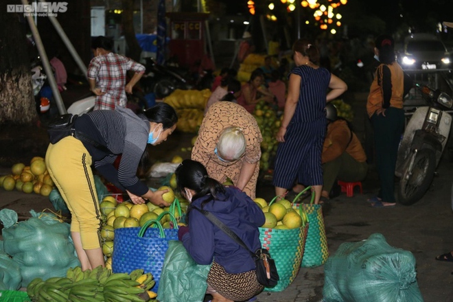 Ảnh: Mục sở thị dân cố đô Huế bán buôn sản vật tiến vua lúc nửa đêm - Ảnh 10.