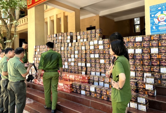 Công an Nghệ An triệt phá nhiều đường dây mua bán pháo lậu, thu giữ 4,6 tấn pháo - Ảnh 1.