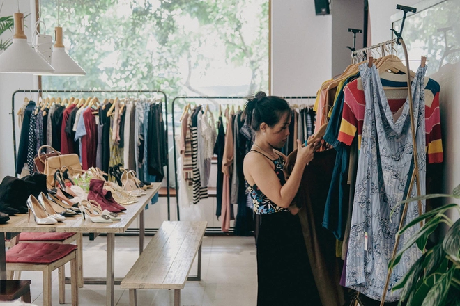 V&igrave; sao những người lương 30 - 40 triệu/th&aacute;ng hiện nay vẫn săn đồ si v&agrave; họ xem thường những ai đem tiền ra so s&aacute;nh? - Ảnh 2.
