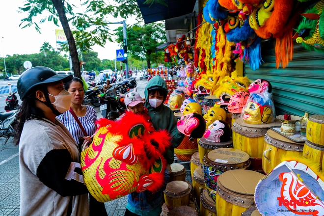 Cận Tết Trung thu: Đầu lân đắt hàng, người làm nghề vui mừng vì sản xuất không kịp - Ảnh 20.