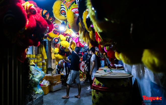 Cận Tết Trung thu: Đầu lân đắt hàng, người làm nghề vui mừng vì sản xuất không kịp - Ảnh 5.