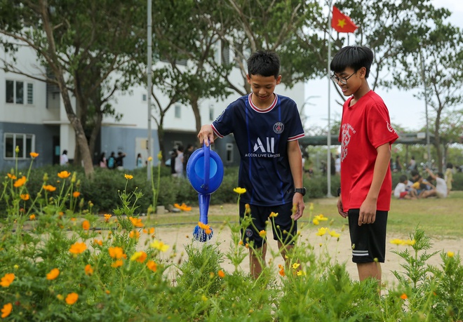 X&uacute;c động ng&agrave;y về nh&agrave; mới của 200 học sinh mồ c&ocirc;i v&igrave; Covid-19 - Ảnh 20.