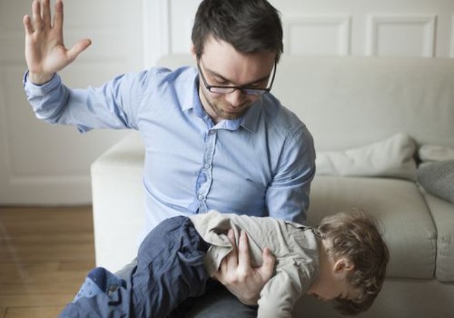 Những c&aacute;ch kỷ luật con c&aacute;i kh&ocirc;ng cần đ&ograve;n roi - Ảnh 1.