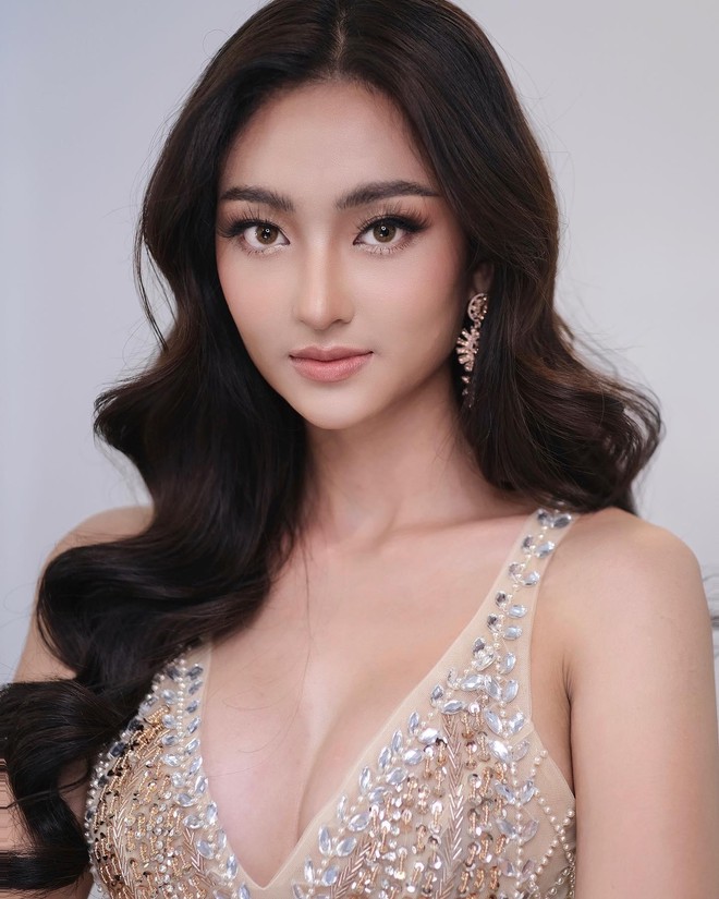 Tân Hoa hậu Hoà bình Campuchia lộ diện cực sexy, mặc cut-out táo bạo không kém Thuỳ Tiên - Ảnh 2.