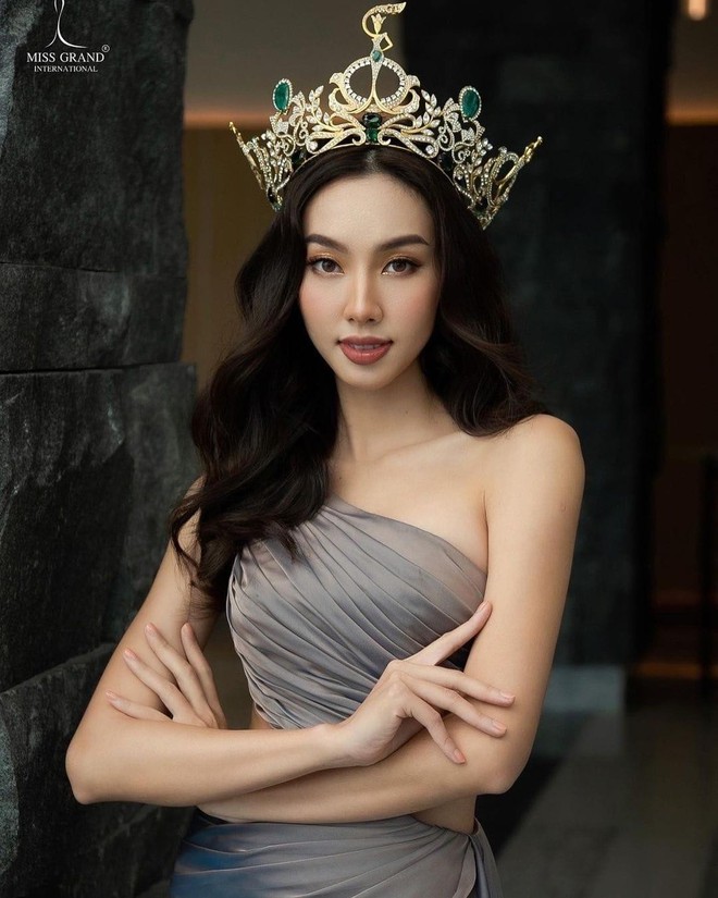 Thùy Tiên đẹp ma mị dưới bàn tay của chuyên gia makeup Malaysia - Ảnh 3.