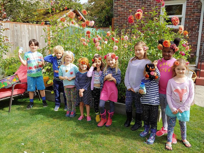 Khu vườn thơ mộng của người mẹ c&ugrave;ng c&ocirc; con g&aacute;i nhỏ xinh đẹp  - Ảnh 22.