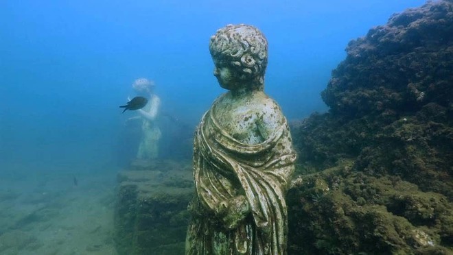 Exploring Baia - the ancient Roman city sunk deep under the sea for more than 500 years - Photo 4.