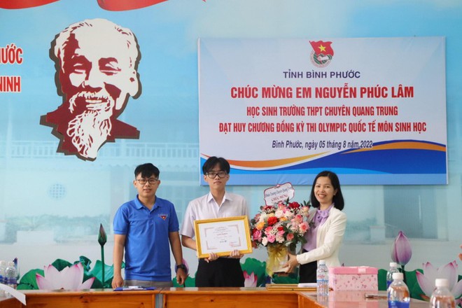 Chàng trai Bình Phước với trải nghiệm tuyệt vời giành huy chương Olympic quốc tế - Ảnh 2. Chàng trai Bình Phước với trải nghiệm tuyệt vời giành huy chương Olympic quốc tế - Ảnh 2.