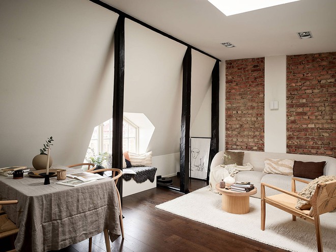 Căn hộ g&aacute;c m&aacute;i chỉ rộng 42m&sup2; nhưng g&oacute;c n&agrave;o g&oacute;c nấy cũng cực đẹp - Ảnh 1.