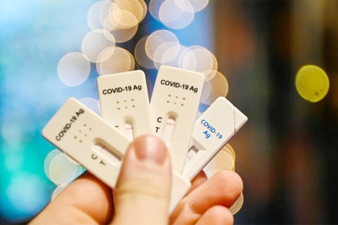 Sau bao l&acirc;u bạn c&oacute; thể bị t&aacute;i nhiễm COVID-19? - Ảnh 2.
