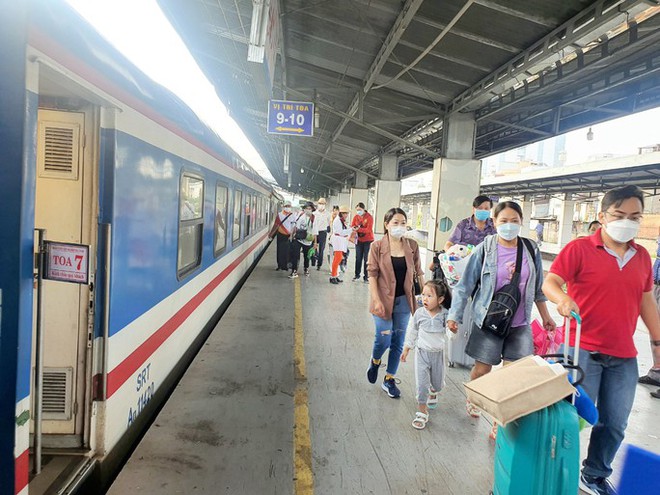 Chết mê tour du lịch bằng tàu hỏa đầu tiên giữa TP HCM - Đồng Nai - Ảnh 3.