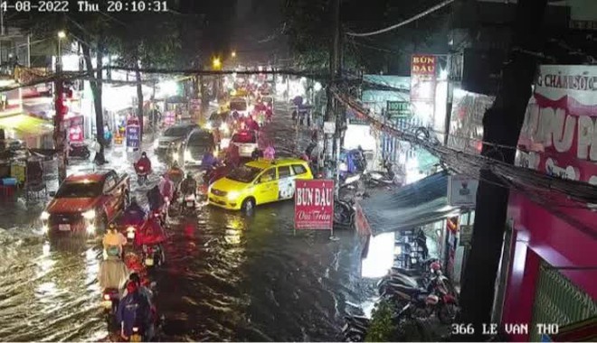  H&agrave;ng loạt tuyến đường ở TP.HCM vẫn đang ch&igrave;m trong nước  - Ảnh 7.