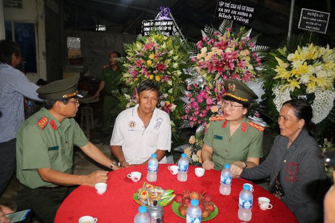 Đại úy công an hy sinh khi truy bắt tội phạm được thăng cấp bậc hàm - Ảnh 4.