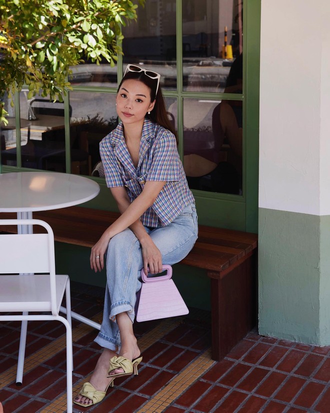 Tips chọn đồ t&ocirc;n d&aacute;ng, s&aacute;ng da cho c&ocirc; n&agrave;ng da ngăm đen - Ảnh 9.